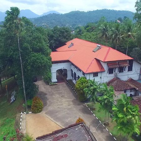 Ratnapura Rest House Otel Dış mekan fotoğraf