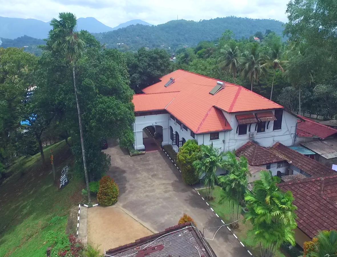 Ratnapura Rest House Otel Dış mekan fotoğraf